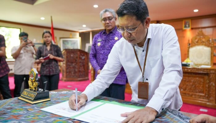 Pantau Pengelolaan Dana, Pemerintah Desa se Kabupaten Gianyar Teken MoU Bersama Kejaksaan Negeri Gianyar