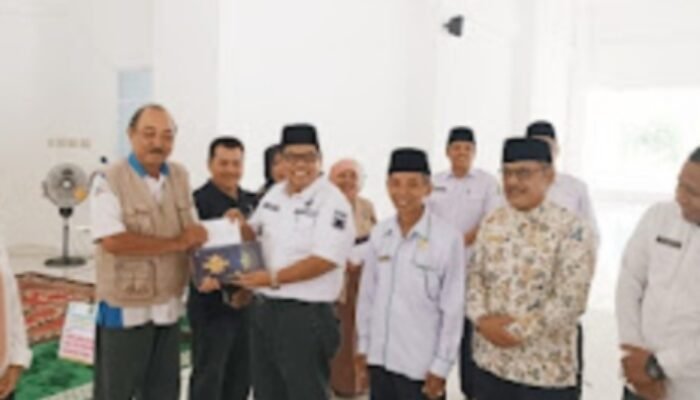 Ramadhan Berbagi, Bupati Suhatri Bur Serahkan 2.184 Paket Ramadhan Berkah