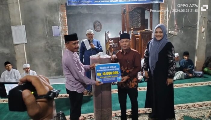 Bupati Bungo Serahkan CSR Untuk Masjid Nurul Ikhsan