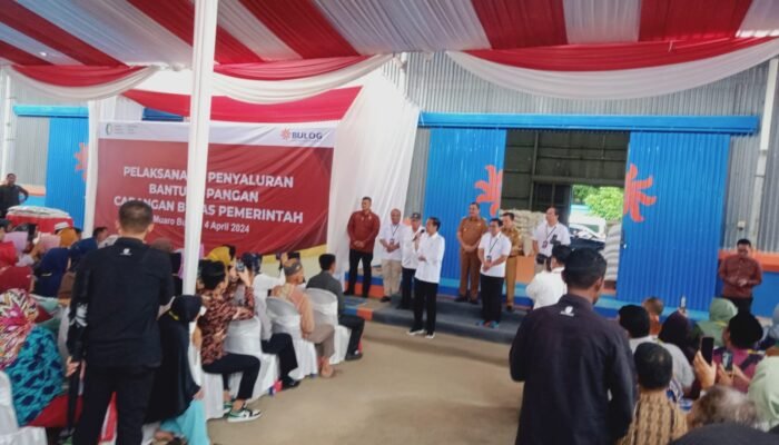 Bupati Bungo H Mashuri Dampingi Presiden Jokowi Tinjau Kunjungi Gudang Bulog Kabupaten Bungo