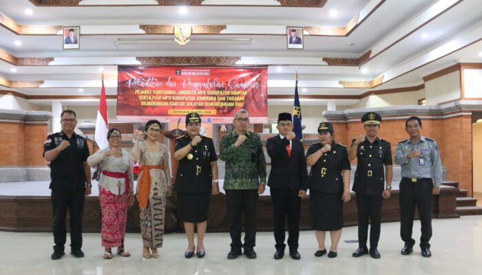 Lantik Pejabat Fungsional dan Anggota MPDN, Kakanwil Kemenkumham Bali: Beri Pelayanan Terbaik!