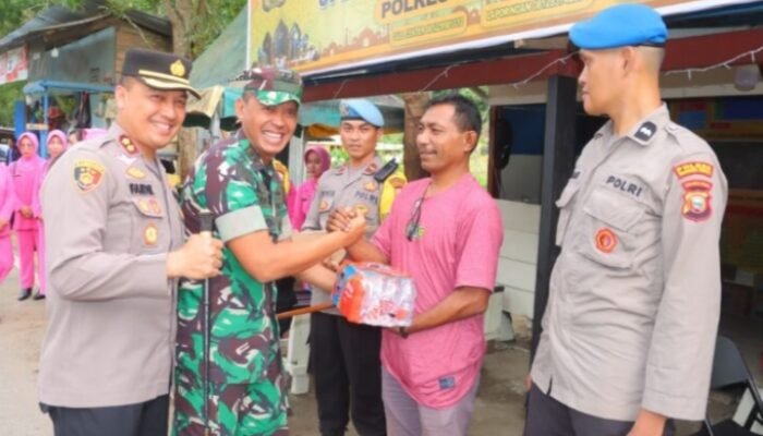 Personil Pos Pam Kie Raha 2024 Kota Weda Terima Paket Lebaran Dari Dandim dan Kapolres Halteng 