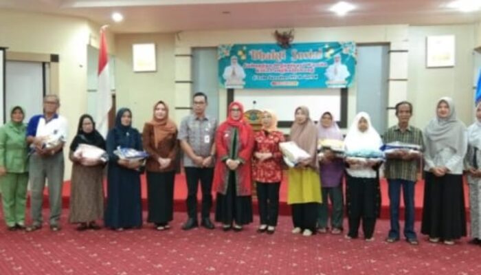 GOW Pangkalpinang Bagikan Beras ke Kaum Dhuafa