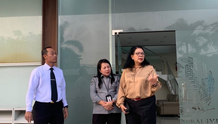 Kunjungan Pramella Yunidar Pasaribu ke Gedung Disaster Recovery Center Ditjen Imigrasi