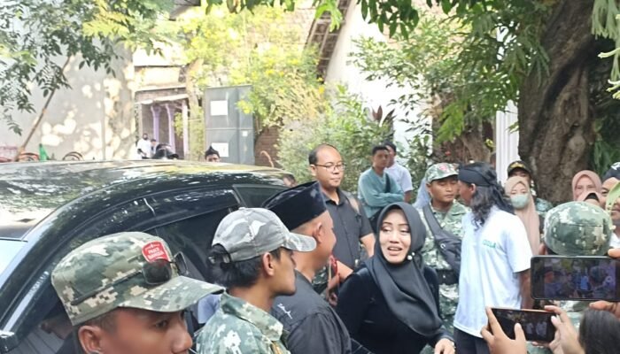 Deklarasi Pasangan ‘Idola Rakyat’ di Kabupaten Mojokerto, Diduga Hadir Tak Tepat Waktu