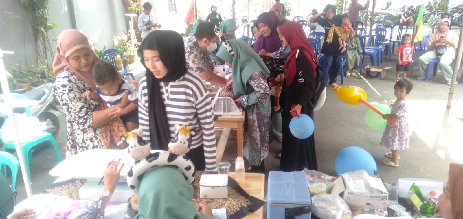 Camat Cikupa Hadiri Kegiatan Grebek Posyandu Desa Dukuh 3 IMG 20240613 WA0065