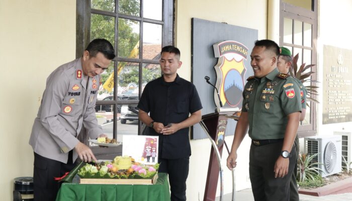 HUT Bhayangkara, Dandim Sambangi Mapolres Pemalang Beri Kejutan