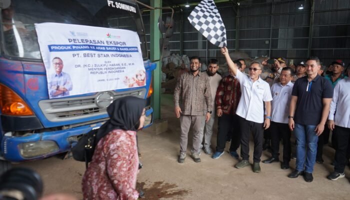 Gubernur Al Haris Dampingi Mendag Zulhas Lepas Ekspor Pinang Jambi ke Arab Saudi dan Bangladesh