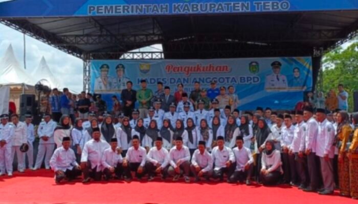 Pj Bupati Dampingi Gubernur Al Haris dalam Rangka Pengukuhan Para Kades dan Anggota BPD