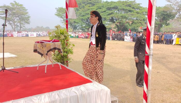 Camat Carenang Pimpin Upacara HUT RI Ke-79 di Lapangan Kecamatan