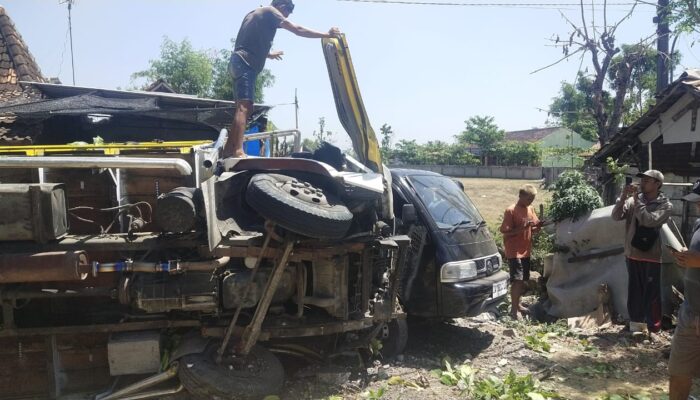 Truk Bermuatan Tebu di Blora Tabrak Tiga Kendaraan