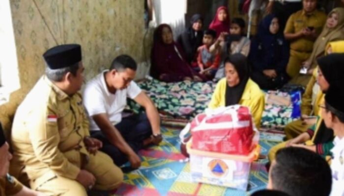 Sampaikan Duka Cita, Suhatri Bur Sambangi Rumah Almarhumah Nia Kurnia Sari