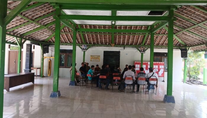 Diduga Kurang Transparan Penggunaan APBDes, Warga Gempolrejo Datangi Kantor Balai Desa