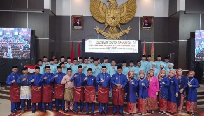 Hadiri Peringatan HUT Ke-25 Kabupaten Tebo, Pjs. Gubernur Sudirman: Peringatan Ulang Tahun Momentum Evaluasi