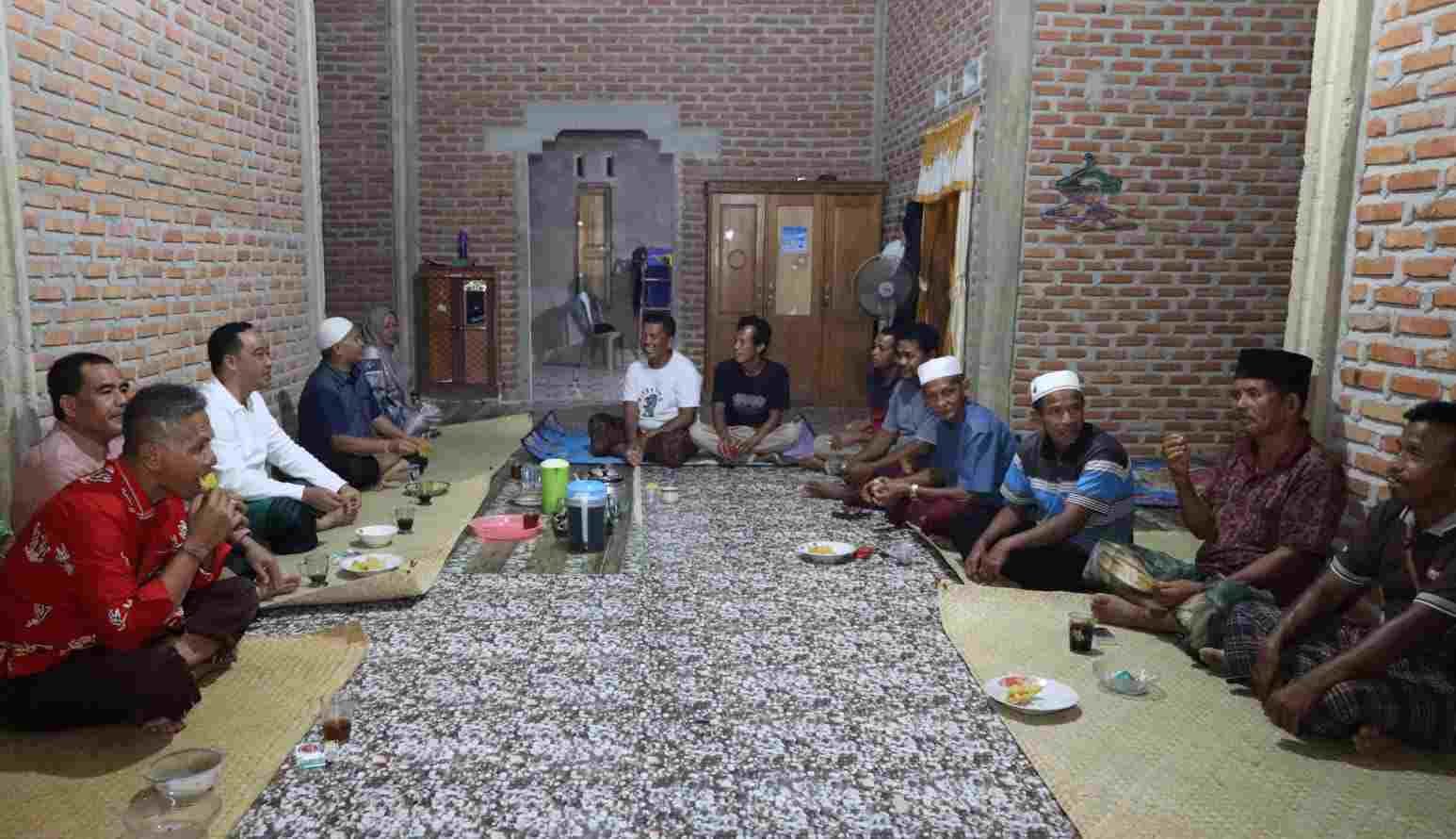 Serap Aspirasi Masyarakat, Jumiwan Aguza Bermalam di Batu Kerbau 1 IMG 20241024 WA0074