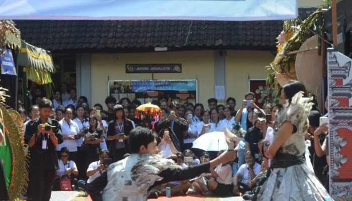 Meriahnya Pergelaran Bulan Bahasa di SMK 1 Gianyar
