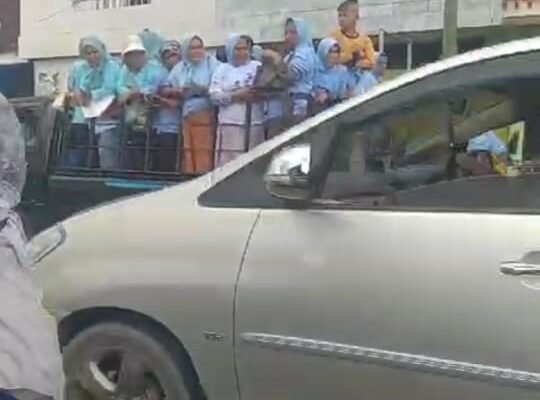 Ada Upaya Penghadangan di Sungai Arang, Pendukung JADI Terpaksa Jalan Hauling Untuk Menyaksikan Kampanye Akbar