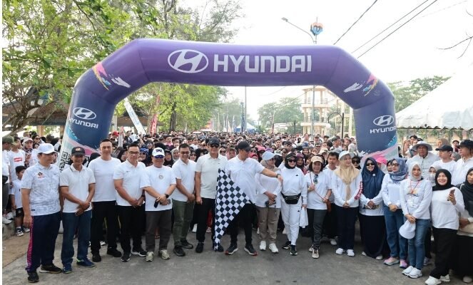 Ribuan Peserta Ramaikan Color Run Festival Layangan Kota Pangkalpinang 2024, Sekda Mie Go Kibarkan Bendera Start