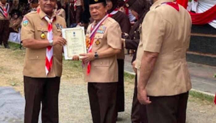 Bupati Bungo dan Kepala BPKAD Menerima Penghargaan dari Gubernur Jambi