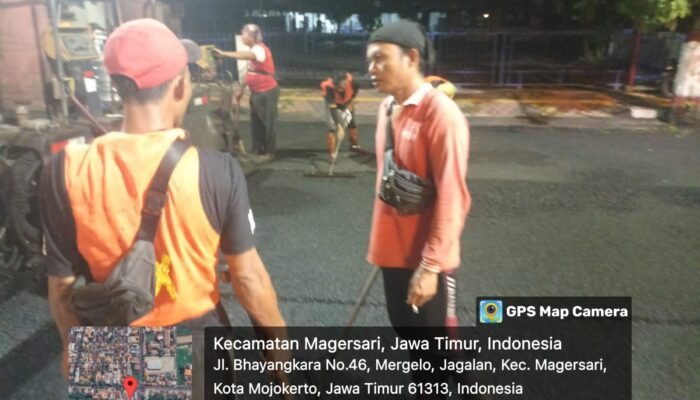 Proyek Pengaspalan Hot Mix di Mojokerto Diduga Abaikan Kesehatan dan Keselamatan Kerja