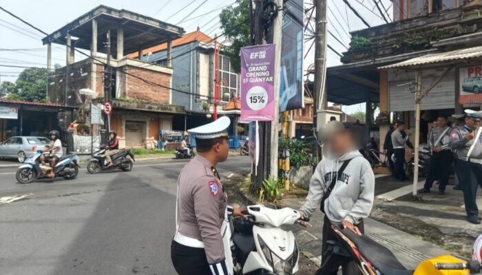 Satlantas Polres Gianyar Tindak Pelanggar di Kawasan Tertib Lalu Lintas Kota Gianyar