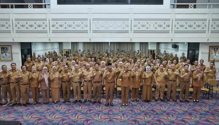 Gubernur dan Wakil Gubernur Lampung Tekankan Profesionalisme dalam Briefing Perdana