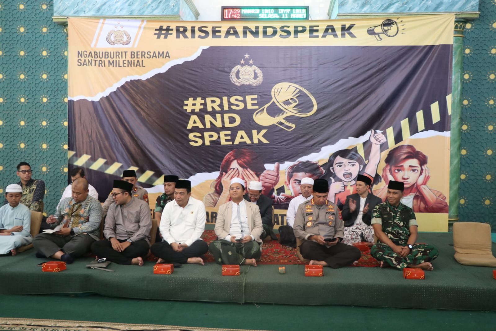 Kapolres Metro Tangerang Kota Hadiri Ngabuburit di Ponpes Asshiddiqiah 2 IMG 20250312 WA0079