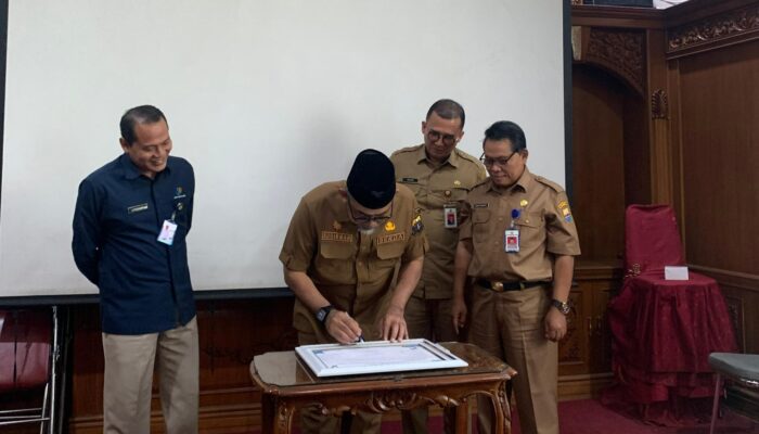 Perkuat Sinergitas Statistik Berkualitas, Diskominfo dan Bappeda Tanda Tangani Komitmen Bersama BPS Provinsi Jambi