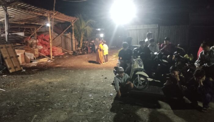 Warga Kampung Lamporan Geruduk Lapak Pembuangan Limbah B3, Camat Pasar Kemis: Segera Segel!