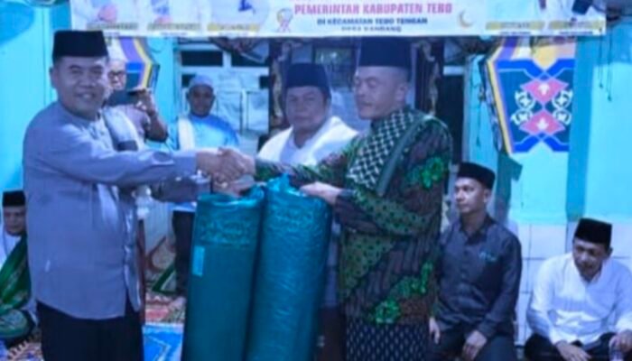 Bupati Tebo Bantu Sembako dan Perlengkapan Sholat, Serta CSR Sebesar 5 Juta
