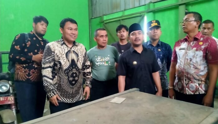 Bupati Bekasi Tinjau Tempat Daur Ulang Sampah yang Inovatif di Desa Mekarmukti