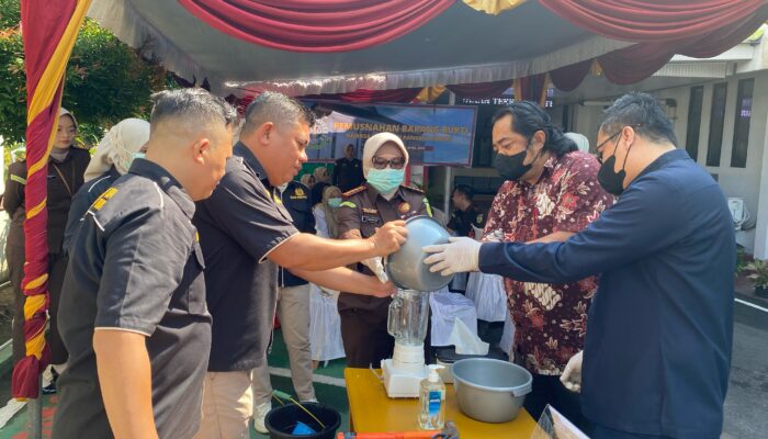 Kejari Pangkalpinang Musnahkan Barang Bukti dari 113 Perkara Hukum