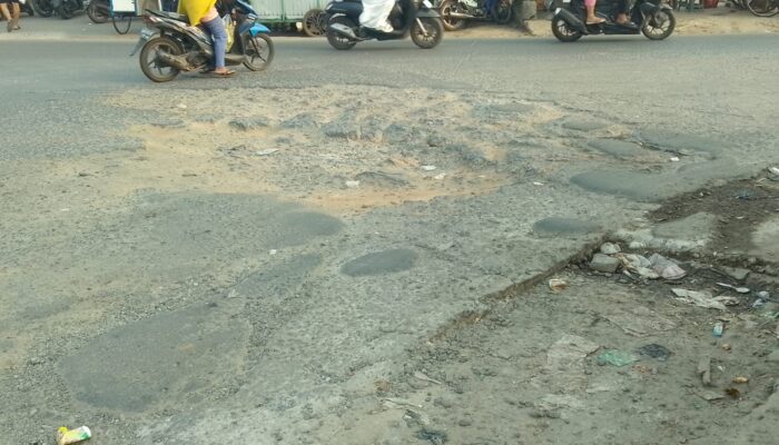 Warga Geram! Jalan Pakuhaji Rusak Parah, Kadis DBMSDA Tangerang Disorot