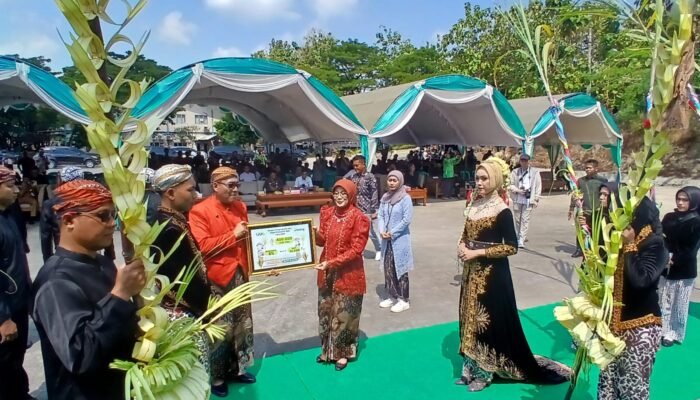 PG GMM Blora Gelar Tradisi Penganten Tebu, Resmi Buka Musim Giling Tebu 2025