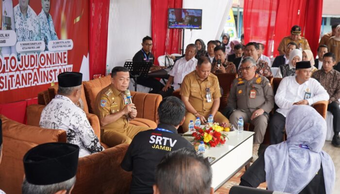 Gubernur Al Haris: Judi Online Ancam Masa Depan Pelajar, Segera Terbitkan Larangan Bawa HP ke Sekolah