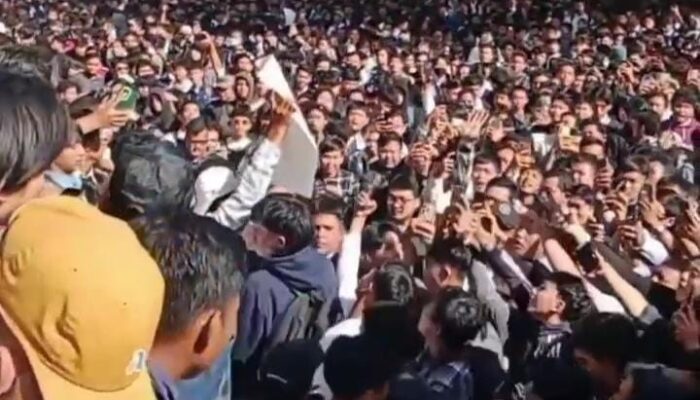 Job Fair Bekasi Diserbu Ribuan Pencari Kerja, Puluhan Peserta Pingsan