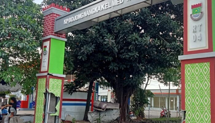 Dua Bulan Dibangun, Warga Medang Malu Punya Gapura Ringkih