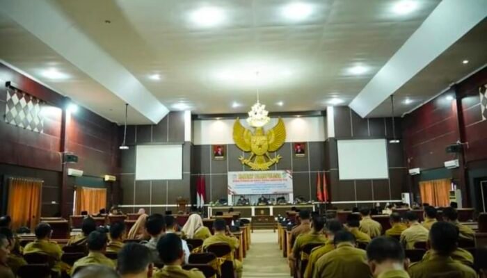 Pimpinan DPRD Kabupaten Tebo Saat Paripurna LKPJ Bupati Tebo Tahun 2024, Minta Salinan DIPA Kepada Dinas PUPR Untuk Jalankan Pengawasan