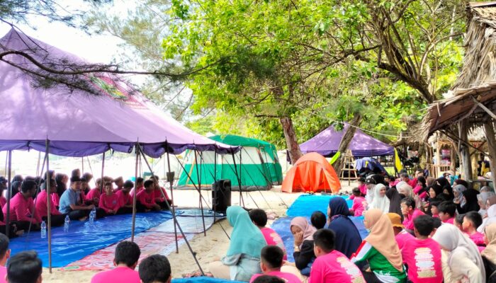 SD STKIP Unmuh Gelar Parenting Islami di Pantai Rambak