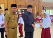 Wabup Tebo dan BAZNAS Salurkan Bantuan Pendidikan untuk 964 Siswa SD Lewat Program “Tebo Cerdas”