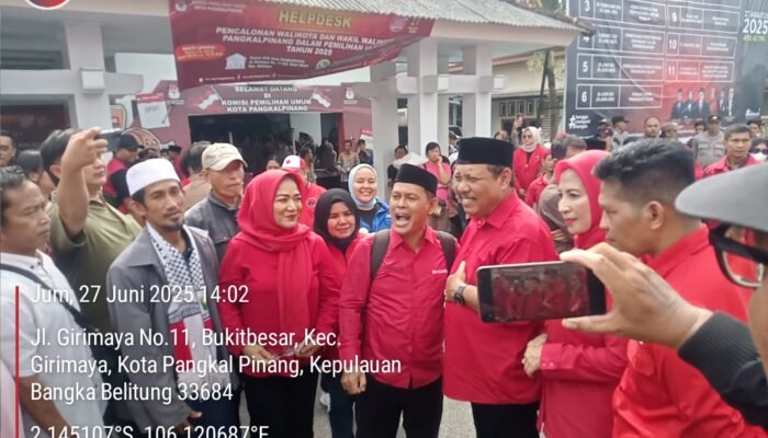 Pendukung Udin-Dessy Ramaikan KPU Pangkalpinang