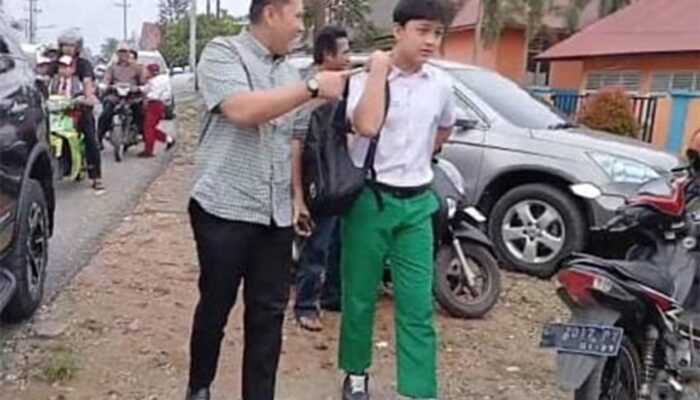 Bupati Merangin H.M. Syukur Dukung GATI, Antar Langsung Anak ke Sekolah