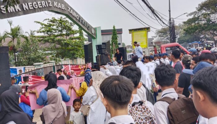 Ratusan Warga Sepatan Demo SMK Negeri 2 Kabupaten Tangerang