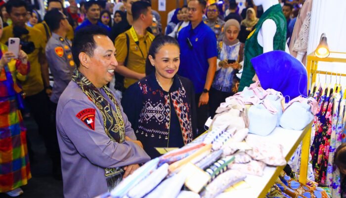 Kapolri Tinjau Bazar Kreasi Bhayangkari Nusantara 2025, Dorong UMKM Tumbuh Mandiri dan Tangguh