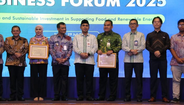 Blora Raih Nilai Investasi Tertinggi, Bupati Arief Rohman Terima Penghargaan di CJIBF