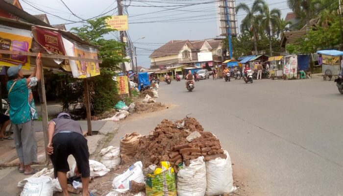 Galian Kabel PLN Ditinggal Berantakan, Pelaksana Janji Akan Ada Perapihan