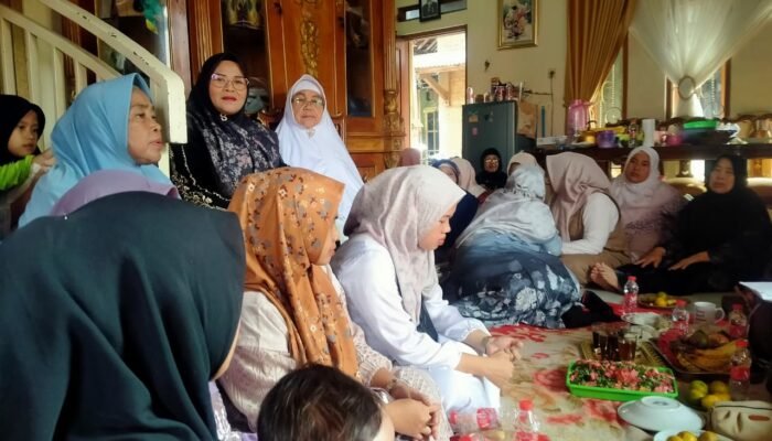 Walimatus Safar Bu Guru Uun Meriah dengan Santunan Yatim
