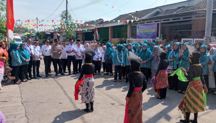 TP PKK Kabupaten Tangerang Disambut Meriah Warga Desa Rancabango