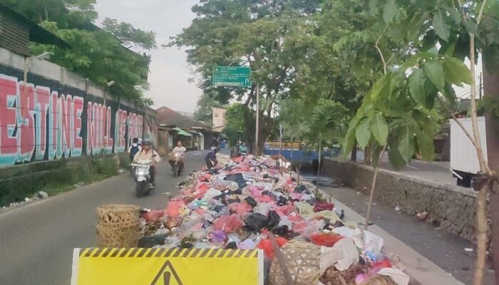 Krisis Sampah di Kota Tangerang, TPS Minim Warga Resah Bau Menyengat di Jalan Utama
