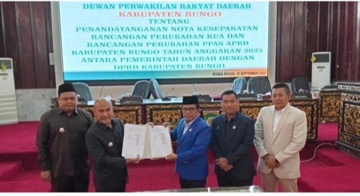 DPRD Bungo dan Bupati Teken Nota Kesepakatan Perubahan KUA-PPAS APBD 2025